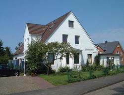Ferienwohnung Stra&szlig;enansicht